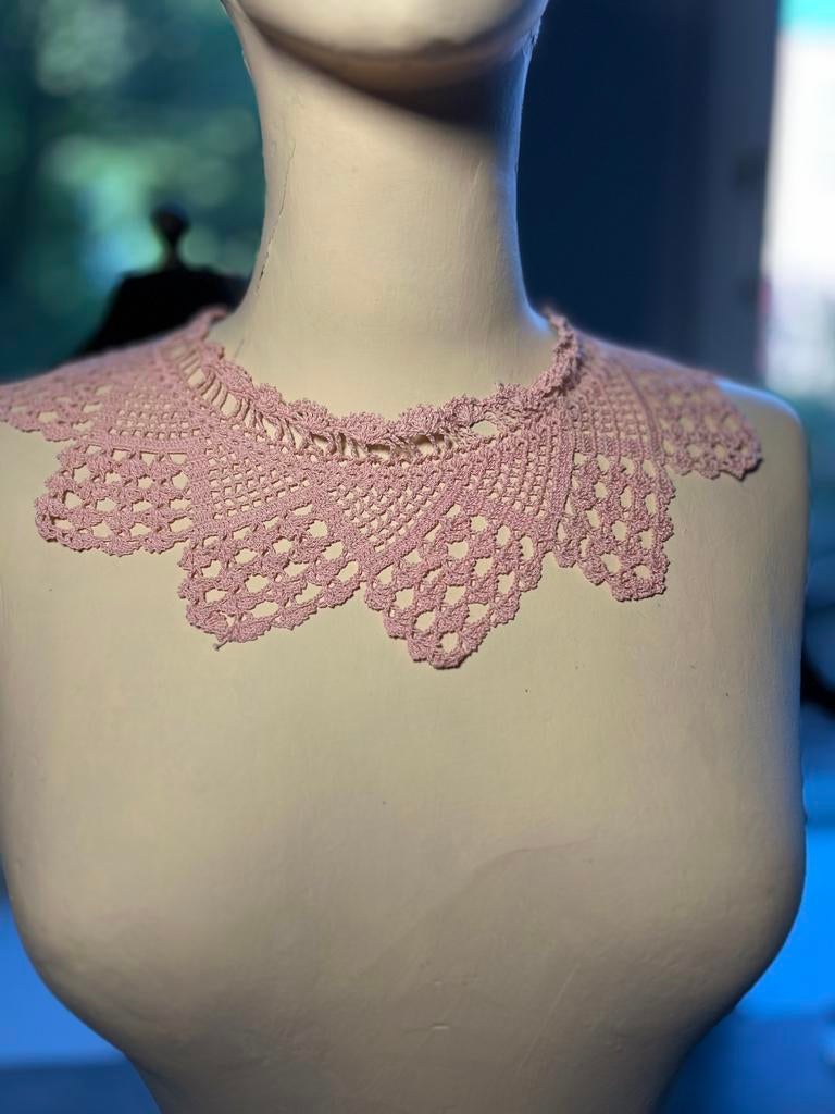 Vintage Roze gehaakte kraag 54 cm rond iets elastisch, Ophalen of Verzenden