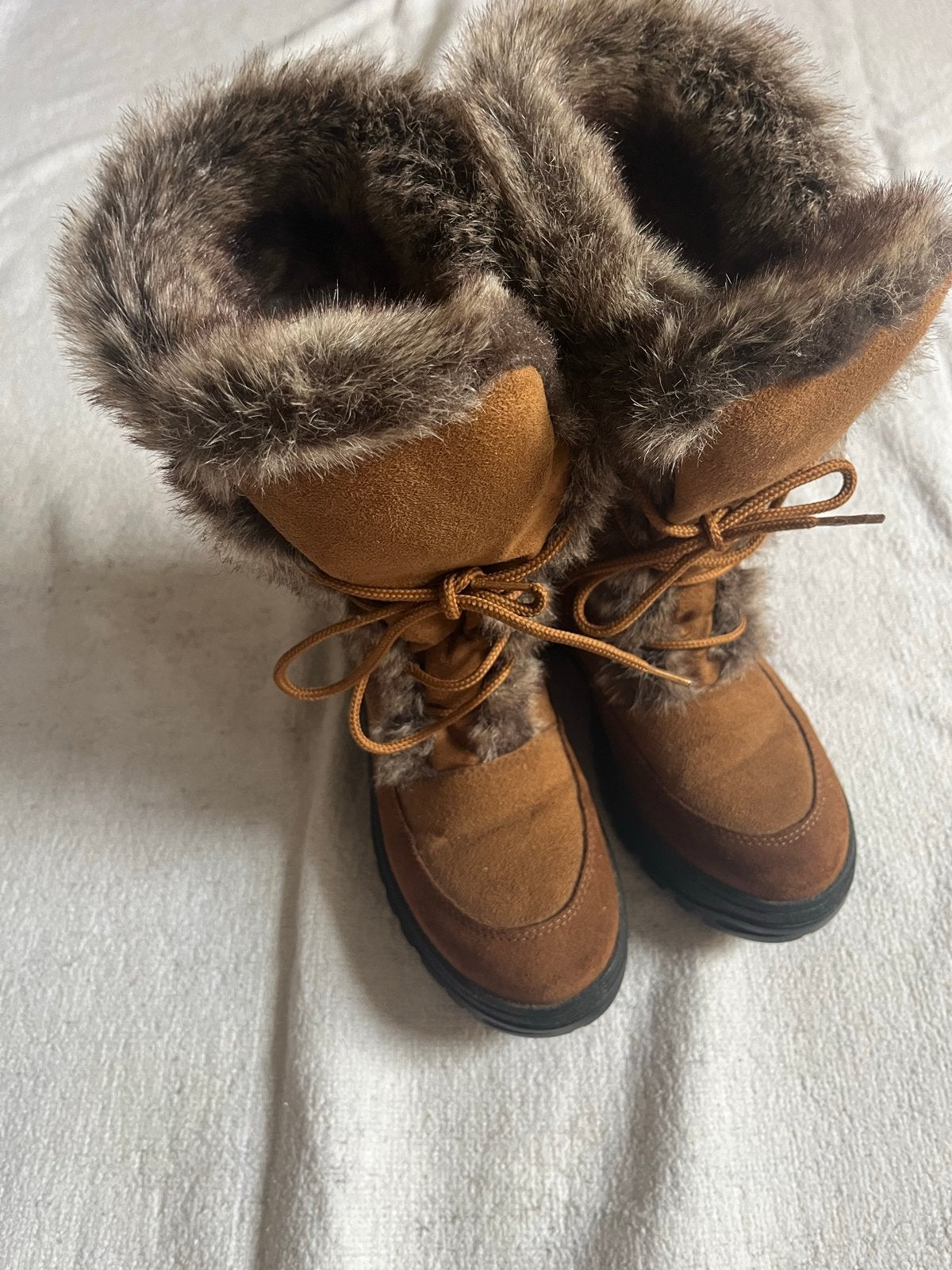 Suède snowboots met uitklapbare spikes(oc systeem) - Maat 38, Kleding | Dames, Bruin, Snowboots, Ophalen of Verzenden, Zo goed als nieuw