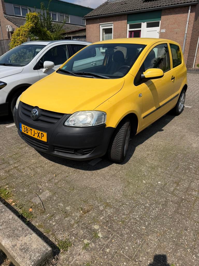 Volkswagen Fox 1.4 55KW 2007 Geel, Voorwielaandrijving, 4 cilinders, 4 stoelen, Handgeschakeld