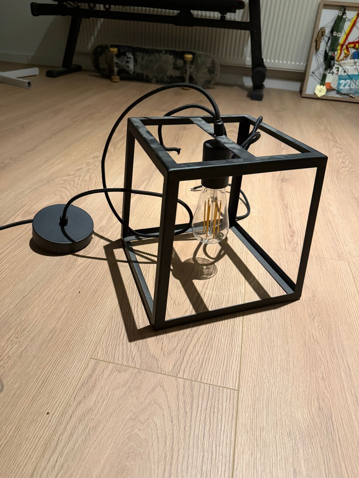 Zwarte metalen kubus hanglamp met Edison gloeilamp, Minder dan 50 cm, Ophalen of Verzenden, Zo goed als nieuw, Minder dan 25 cm