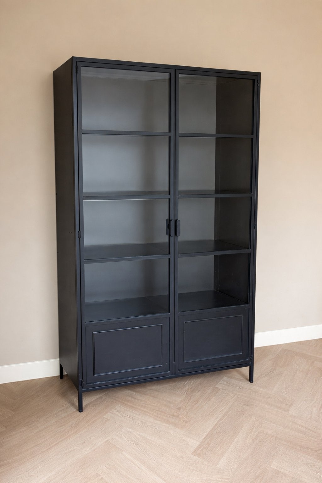 Zwarte vitrine kast, Ophalen of Verzenden, Zo goed als nieuw, 25 tot 50 cm, 150 tot 200 cm