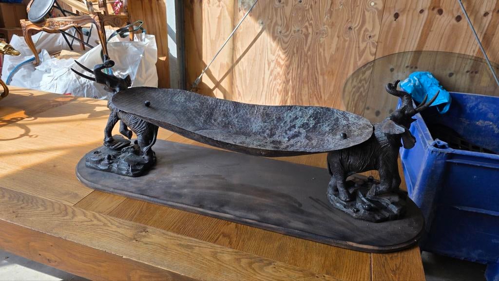 Antieke bronzen schaal met twee olifanten, Ophalen of Verzenden