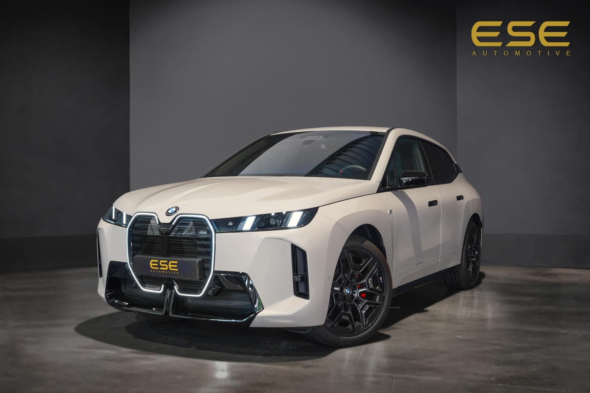 BMW iX xDrive M70 112 kWh | Suite Amido | Snelwegassistent*, Automaat, Leder, Vierwielaandrijving, SUV of Terreinwagen