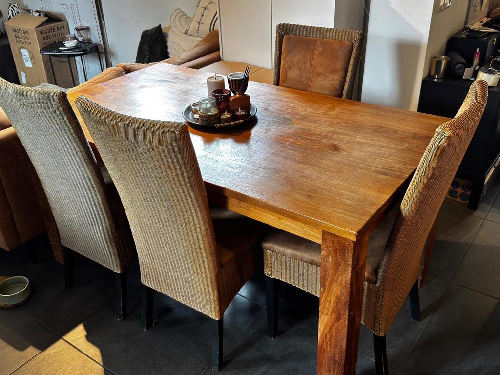 Mooie eettafel met bijpassende stoelen, Ophalen, Zo goed als nieuw, 4 tot 6 stoelen