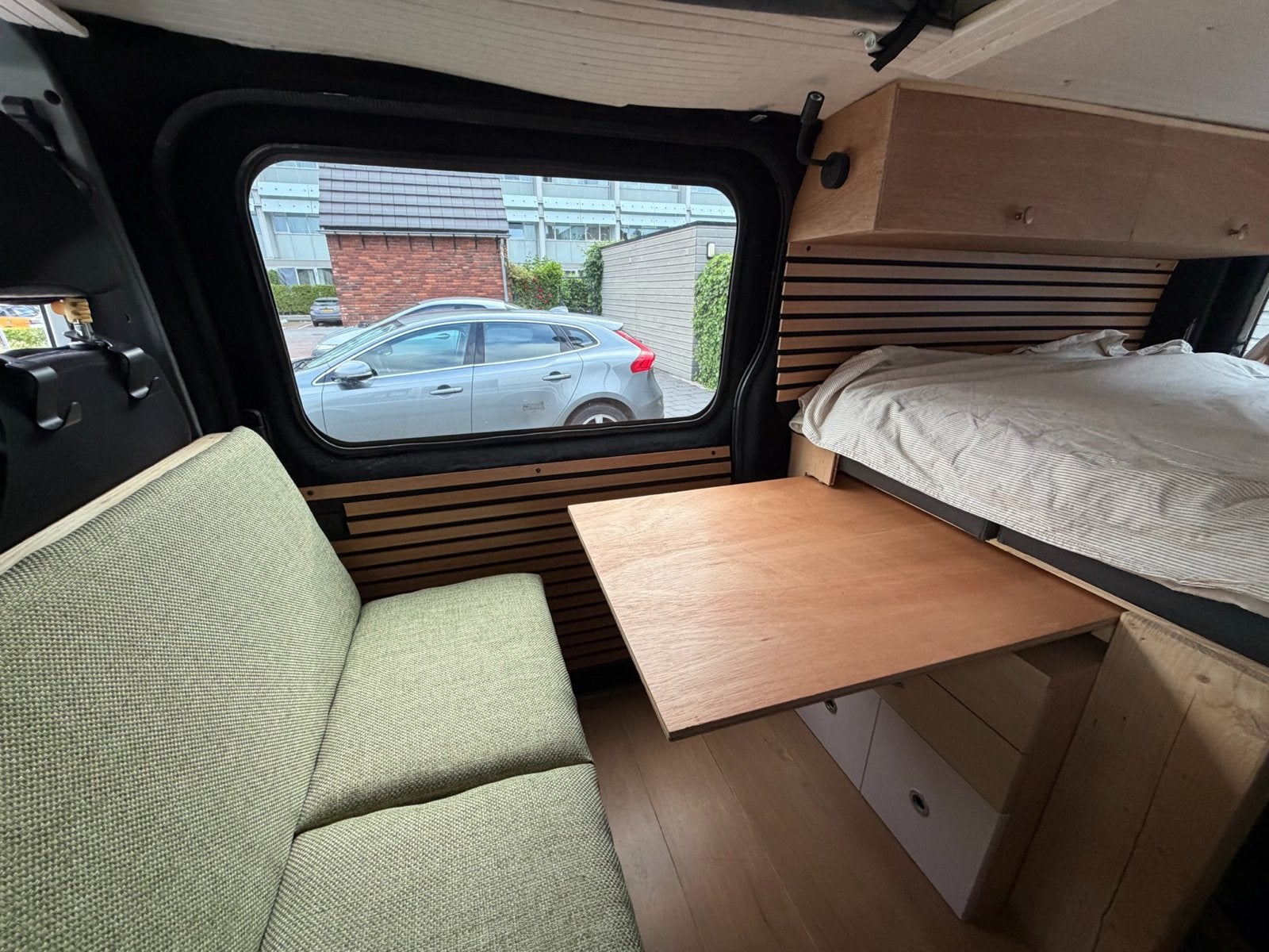 Ford Transit Camper 2010 euro 5 L2H1 - Klaar voor avontuur!, Chemisch toilet, Buscamper of Camperbus, Reservewiel, Particulier