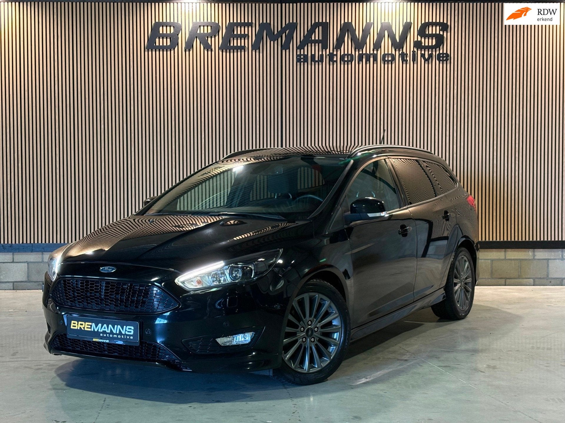 Ford Focus Wagon 1.5 ST-Line / Automaat / Dealer onderhouden, Auto's, Stof, Zwart, 4 cilinders, Zwart