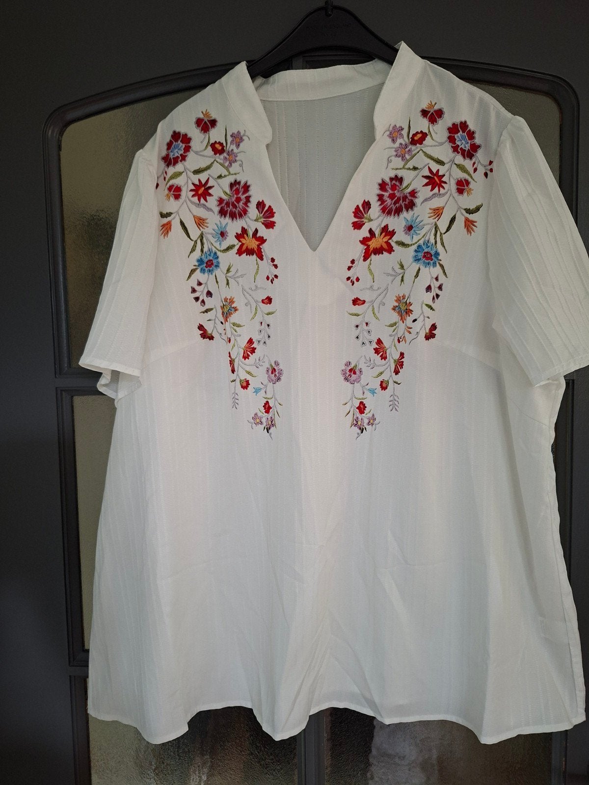 Witte tuniek met bloemenborduursel, maat 4XL, Ophalen of Verzenden, Blouse of Tuniek, Wit, Onbekend