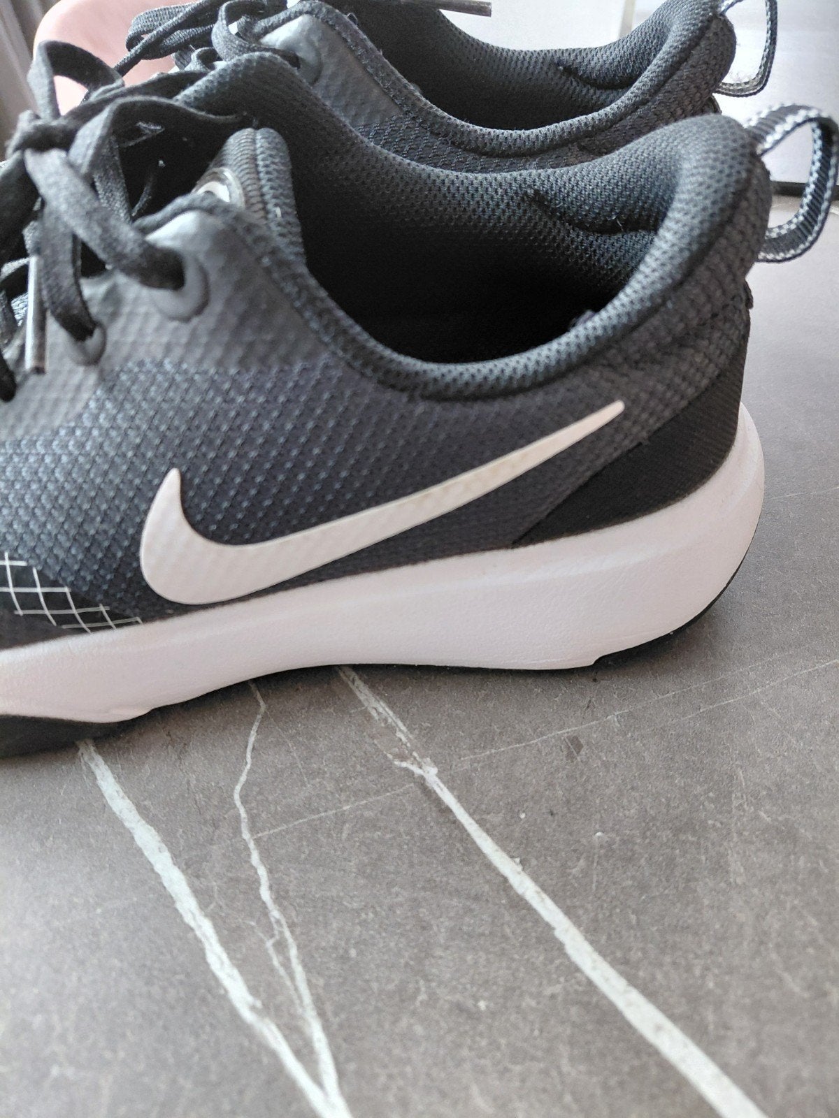 Te Koop: NIKE Sportschoenen,  mt. 40. Zwart., Ophalen of Verzenden, Zo goed als nieuw, Hardloopschoenen, Nike