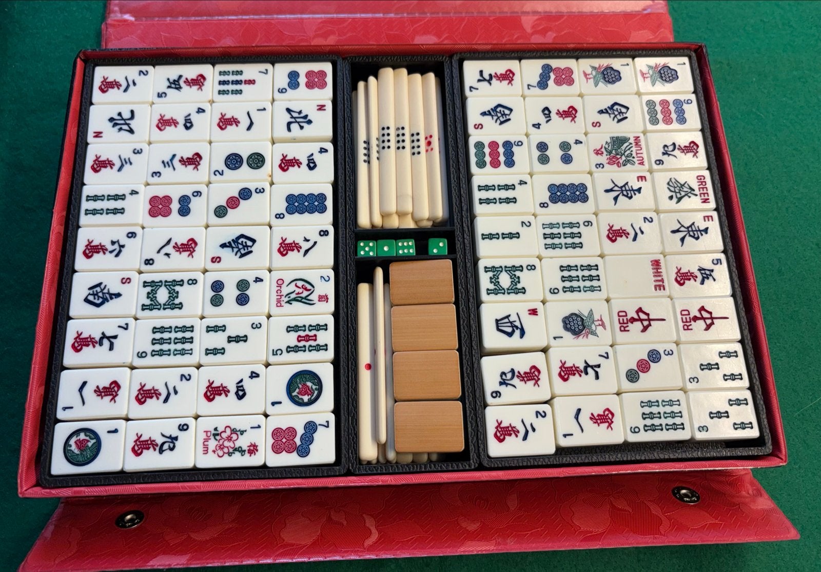 Vintage Mah-Jong gezelschapsspel in rode koffer, Drie of vier spelers, Ophalen of Verzenden, Zo goed als nieuw