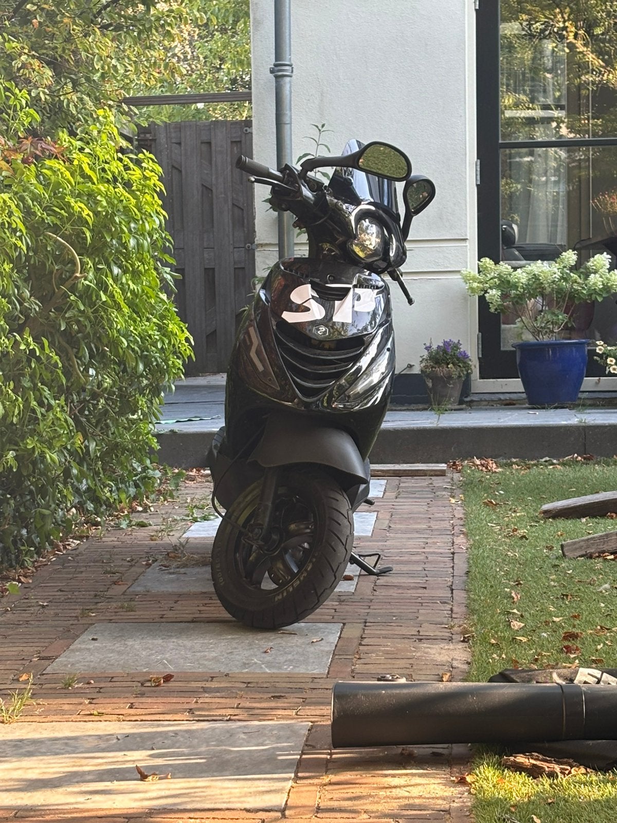 Zwarte zip 50cc, Ophalen