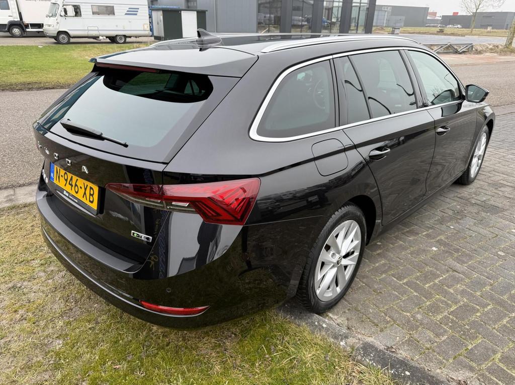 Skoda Octavia Combi 1.0 e-TSI Business Edition Plus DSG DIGI, Stof, Gebruikt, Met garantie (alle), Zwart