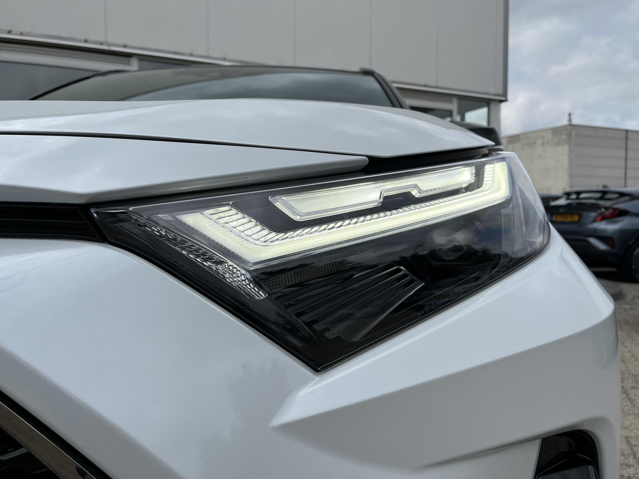 Toyota RAV4 2.5 Plug-in Hybrid AWD Style NL AUTO! Innovation, Auto's, Toyota, Gebruikt, 4 cilinders, Leder en Stof, Wit