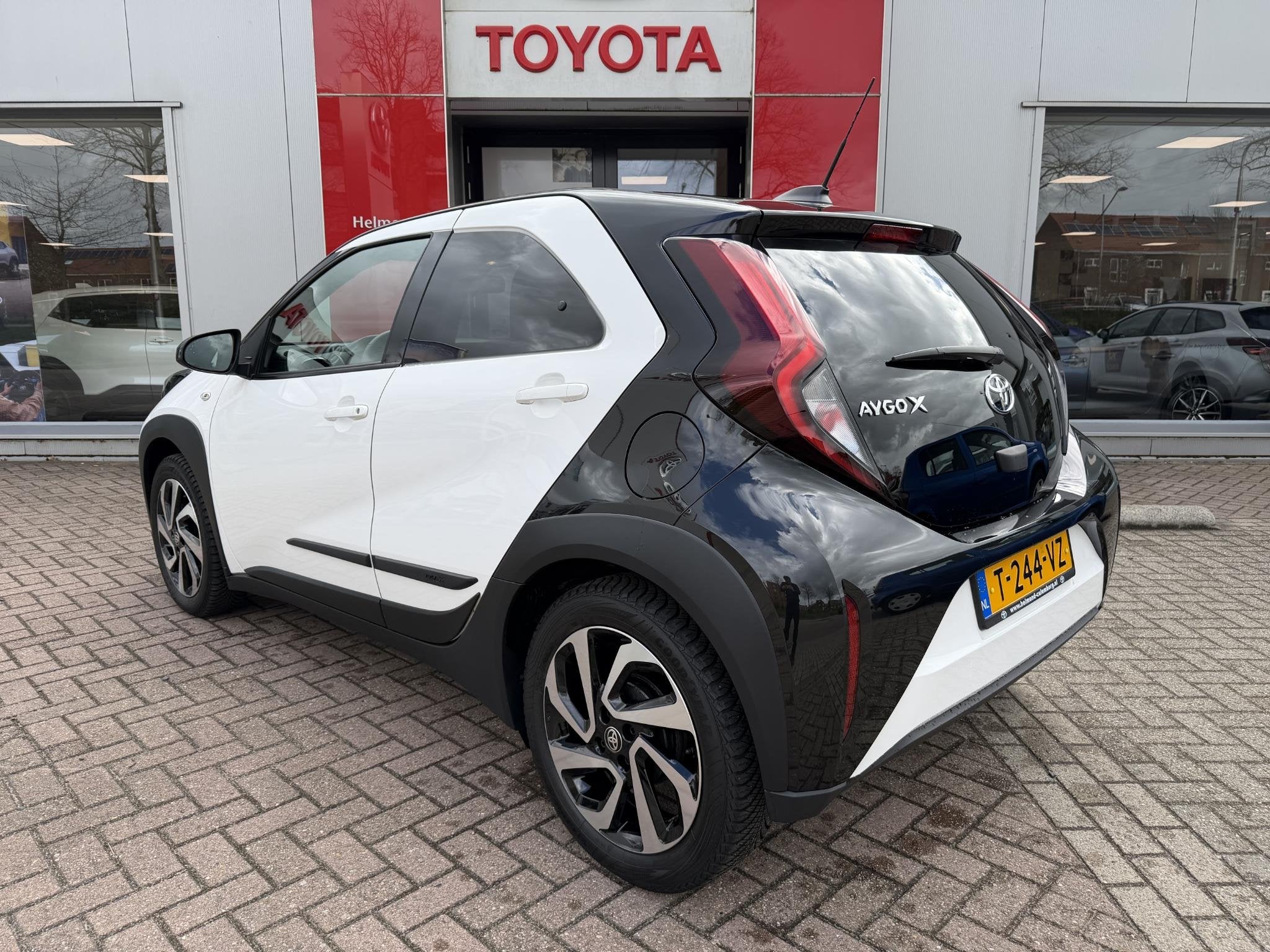Toyota Aygo X 1.0 VVT-i S-CVT Pulse Automaat | All-wheather, Stof, Gebruikt, 4 stoelen, Wit