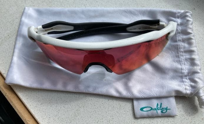 Oakley sportzonnebril wit met oranje spiegelglazen, Gebruikt, Zonnebril, Wit, Ophalen of Verzenden