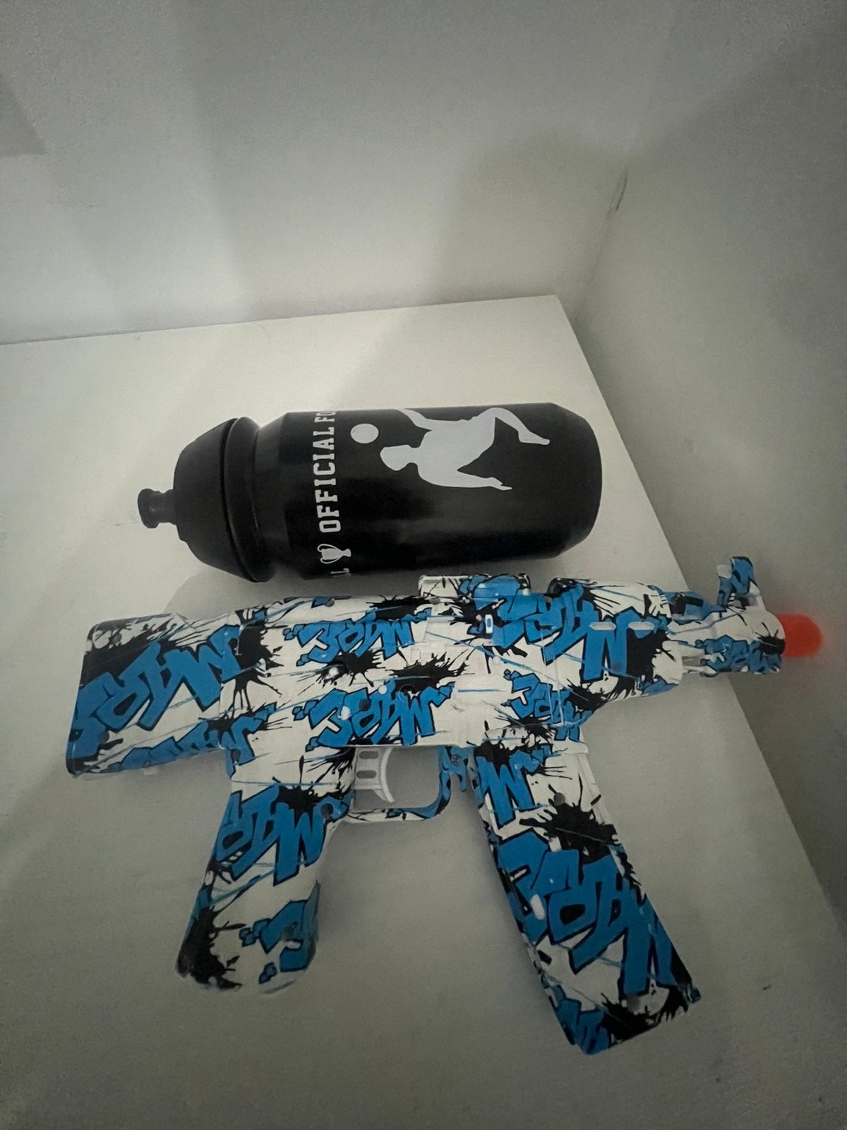Gelblaster met een beker voll balletjes, Ophalen of Verzenden, Zo goed als nieuw