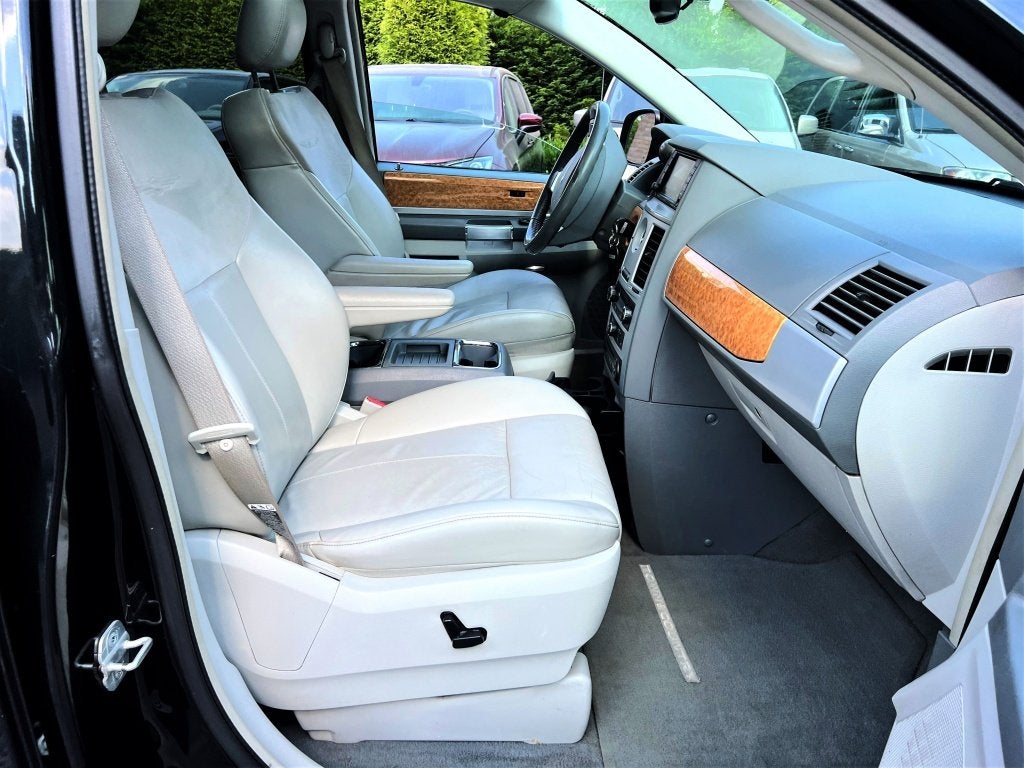 Chrysler Grand Voyager 4.0 V6 LIMITED BLACK SWIVEL&GO+TAFEL, Automaat, Grand Voyager, 7 stoelen, Zwart