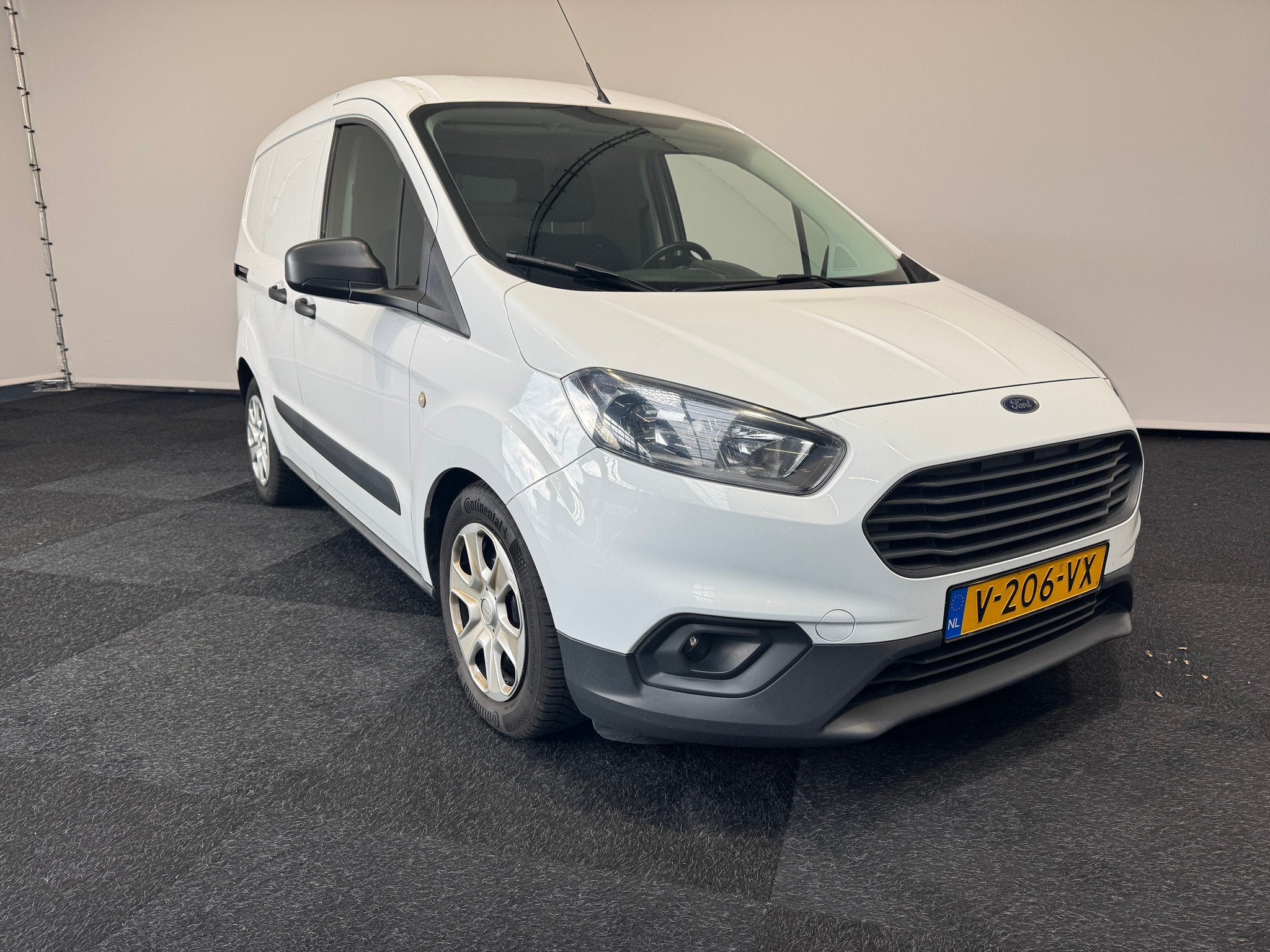 Ford Transit Courier 1.5 TDI 100 PK Airco Apk 2027, Auto's, Voorwielaandrijving, Parkeersensor, Gebruikt, Euro 6