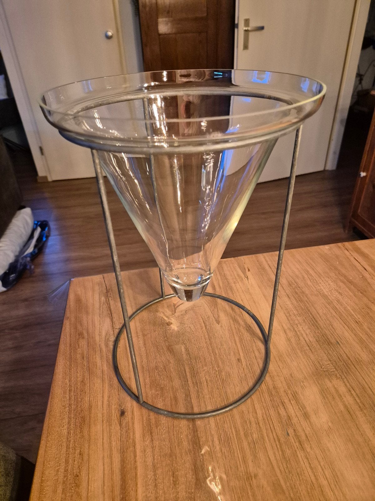 Glazen vaas met metalen standaard - Modern design, Ophalen, Gebruikt, Transparant, Glas