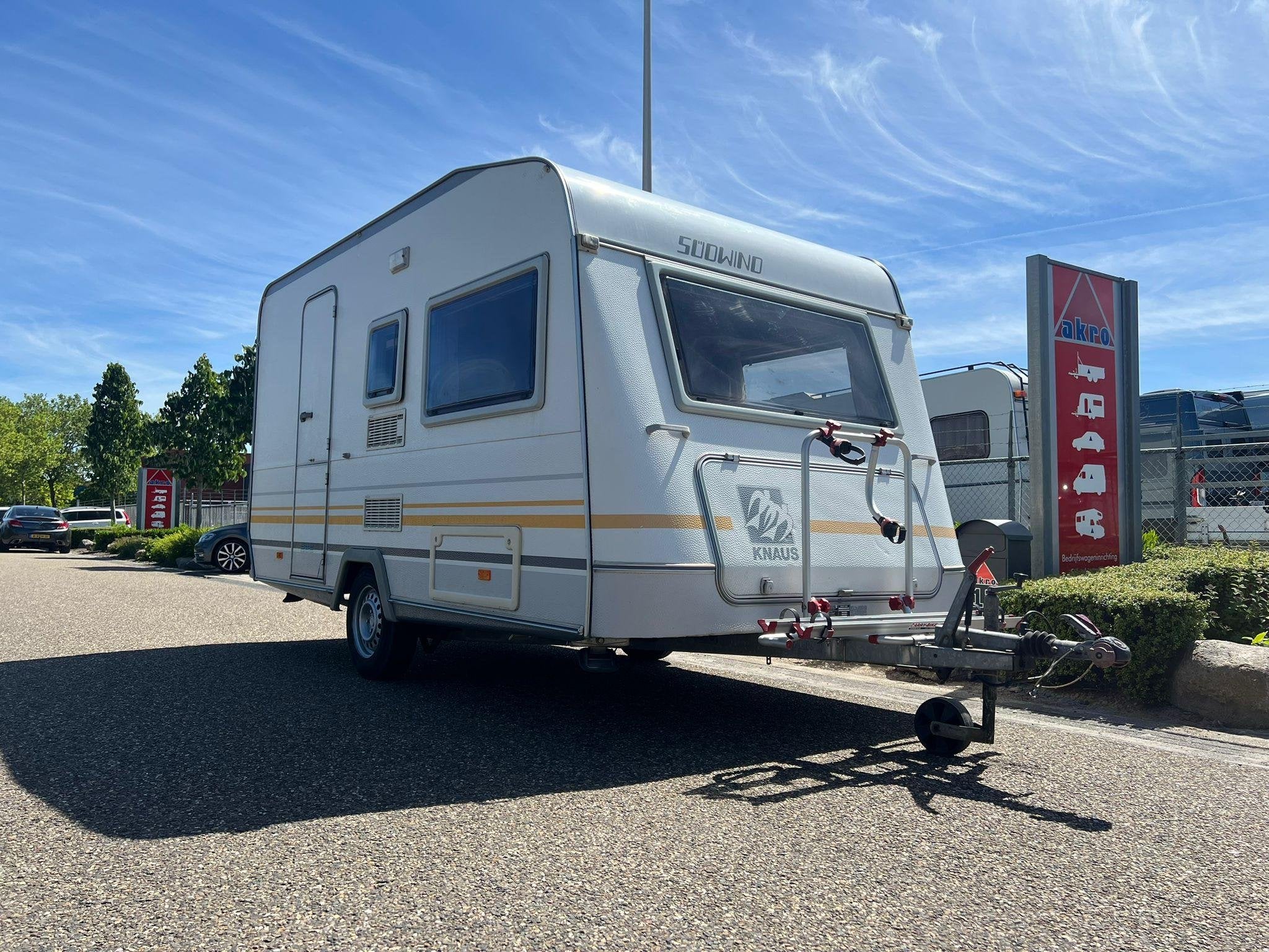Knaus Sudwind 470 | Fietsenrek | Dinette | Luifel | Kachel, Vast bed, 4 tot 5 meter, Knaus, Overige