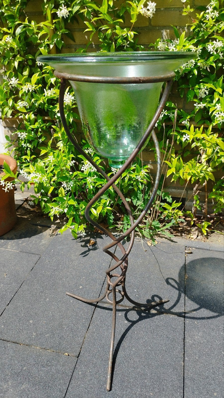 Glazen pot op stalen voet, Tuin en Terras, Bloembakken en Plantenbakken, Metaal, Minder dan 30 cm, Rond, Ophalen