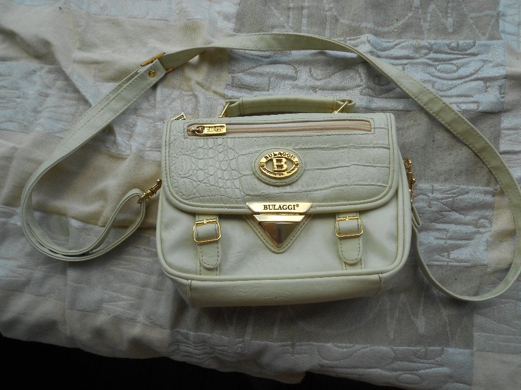 Bulaggi damestas schoudertas klein model 23x18x7cm gebruikt., Ophalen, Gebruikt, Beige, Handtas