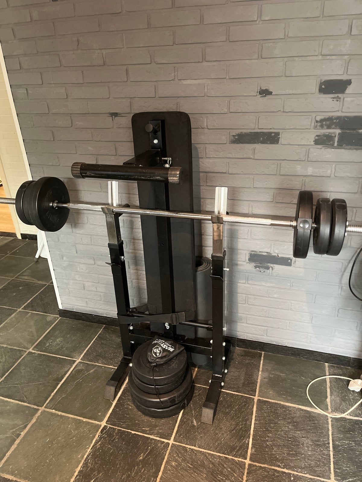 Krachtstation met halterbank en gewichten, Ophalen, Gebruikt, Armen, Fitnessbank