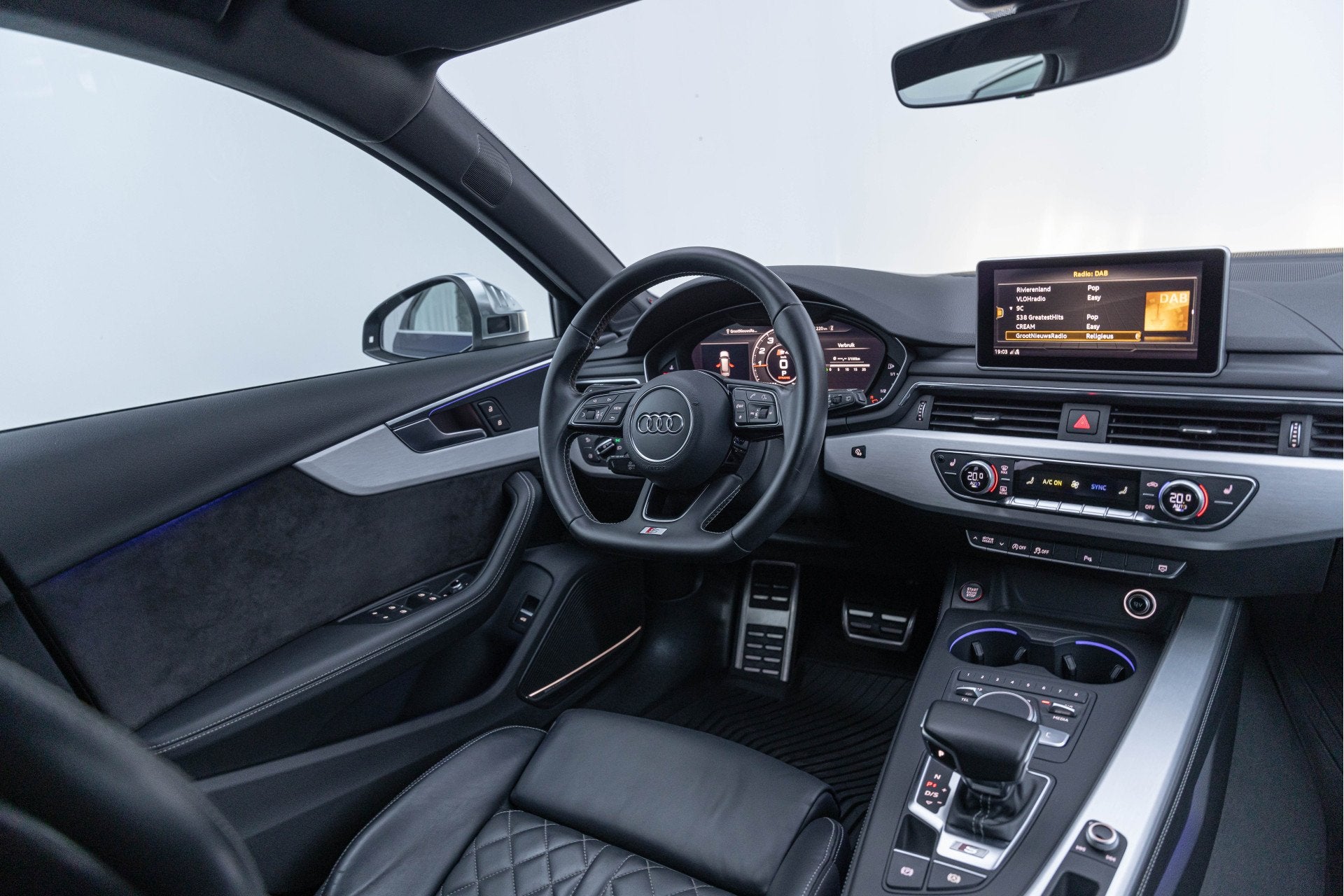 Audi S4 Avant 3.0 TFSI Quattro B&O HuD Massage Milltek KW OZ, Auto's, Euro 6, 2995 cc, Vierwielaandrijving, S4