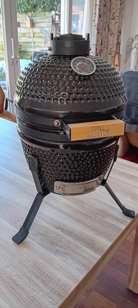 Zo goed als nieuwe Mini Kamado BBQ (Grill Meister) - Zwart, Tuin en Terras, Houtskoolbarbecues, Ophalen, Zo goed als nieuw