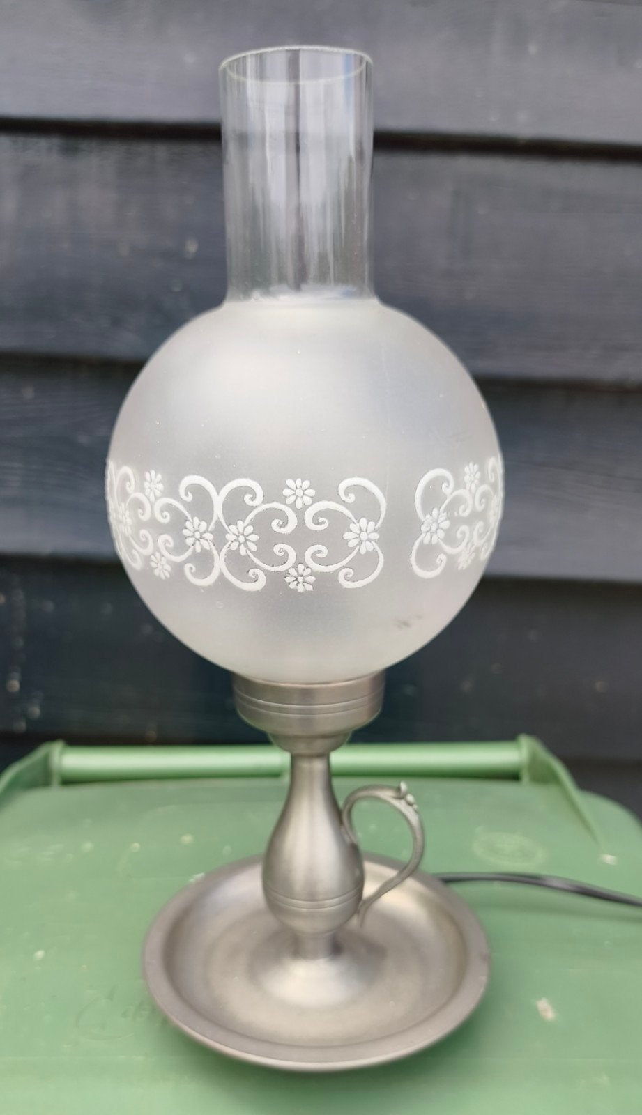 Decoratief tinnen lampje met glazen kap, Antiek en Kunst, Antiek | Lampen, Ophalen of Verzenden