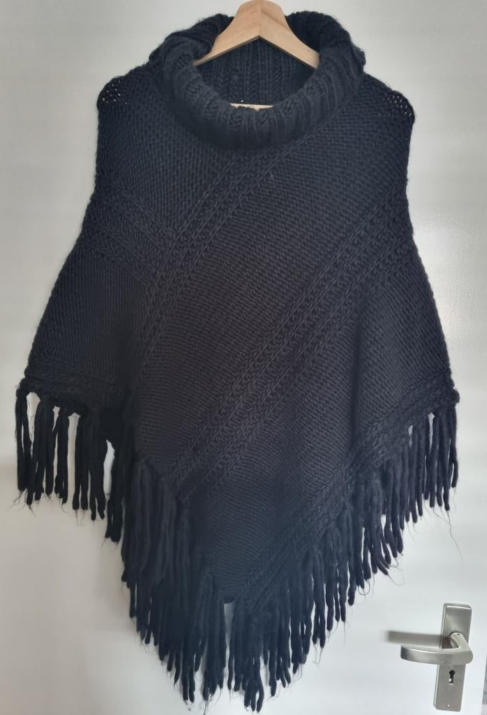 Poncho zwart maat L-XL, Kleding | Dames, Jassen | Winter, Zwart, Maat 46/48 (XL) of groter, Ophalen of Verzenden, Clockhouse