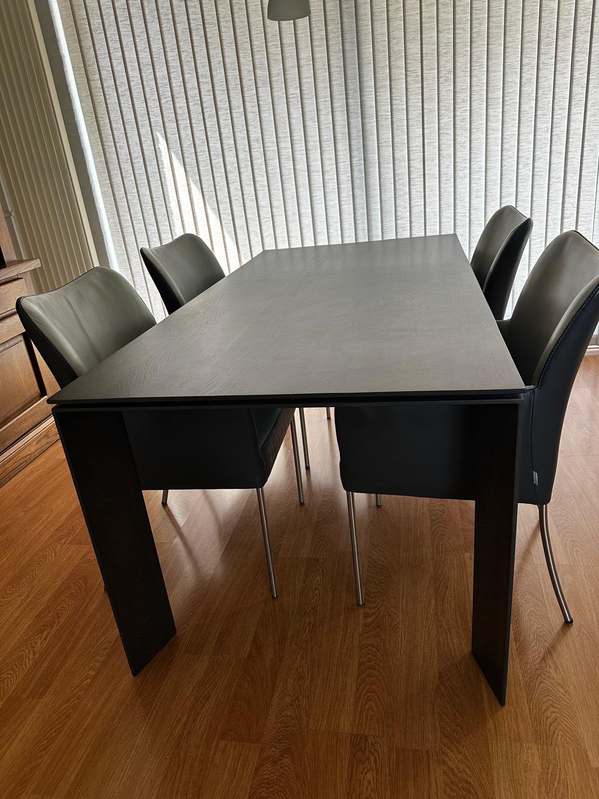 Moderne, strakke eikenhouten eettafel met of zonder stoelen., Ophalen, Zo goed als nieuw, 4 tot 6 stoelen