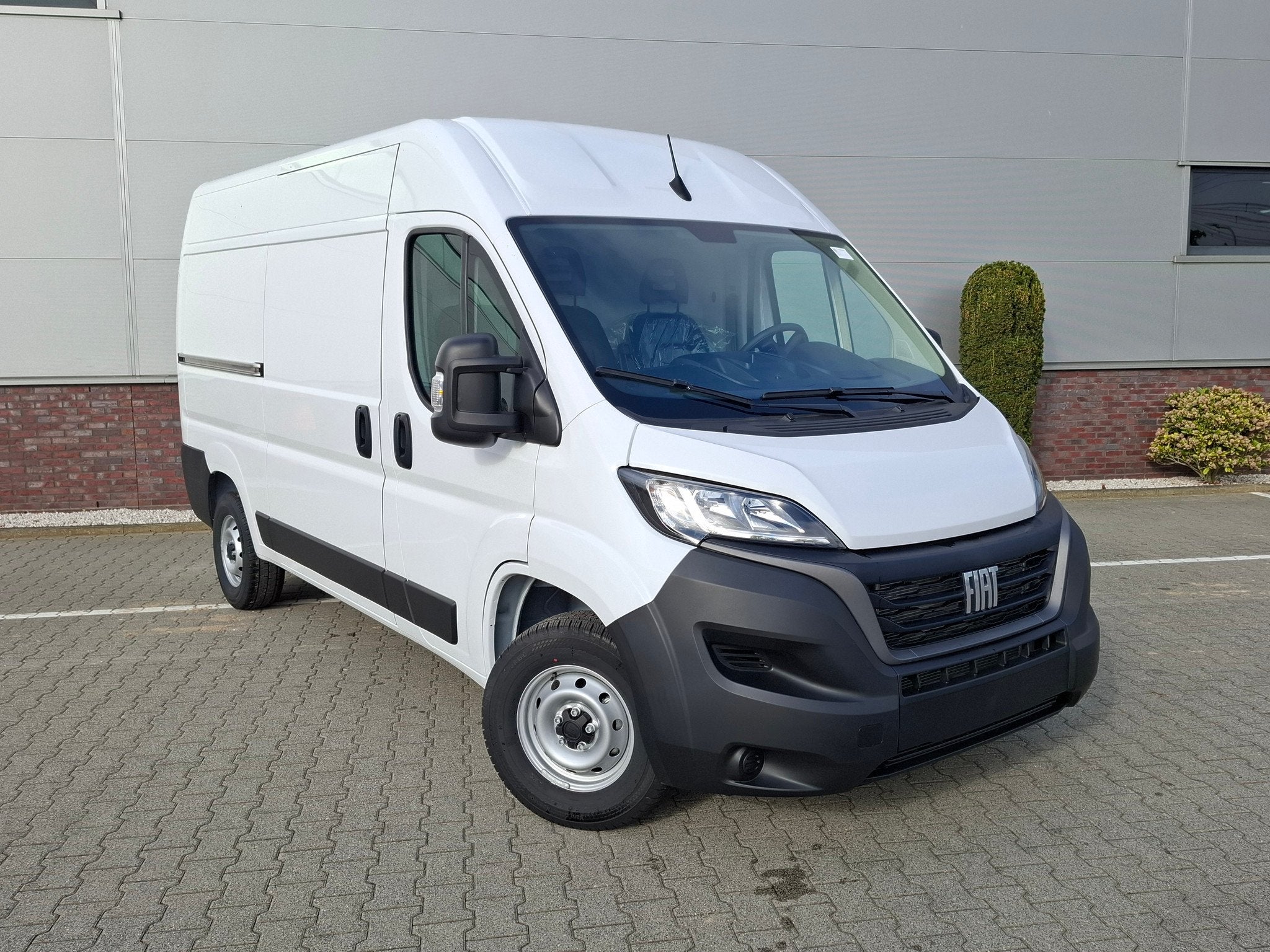 Fiat Ducato L2H2 120PK All Weather + Betimmering, 3300 kg, Euro 6, 4 cilinders, Leder en Stof
