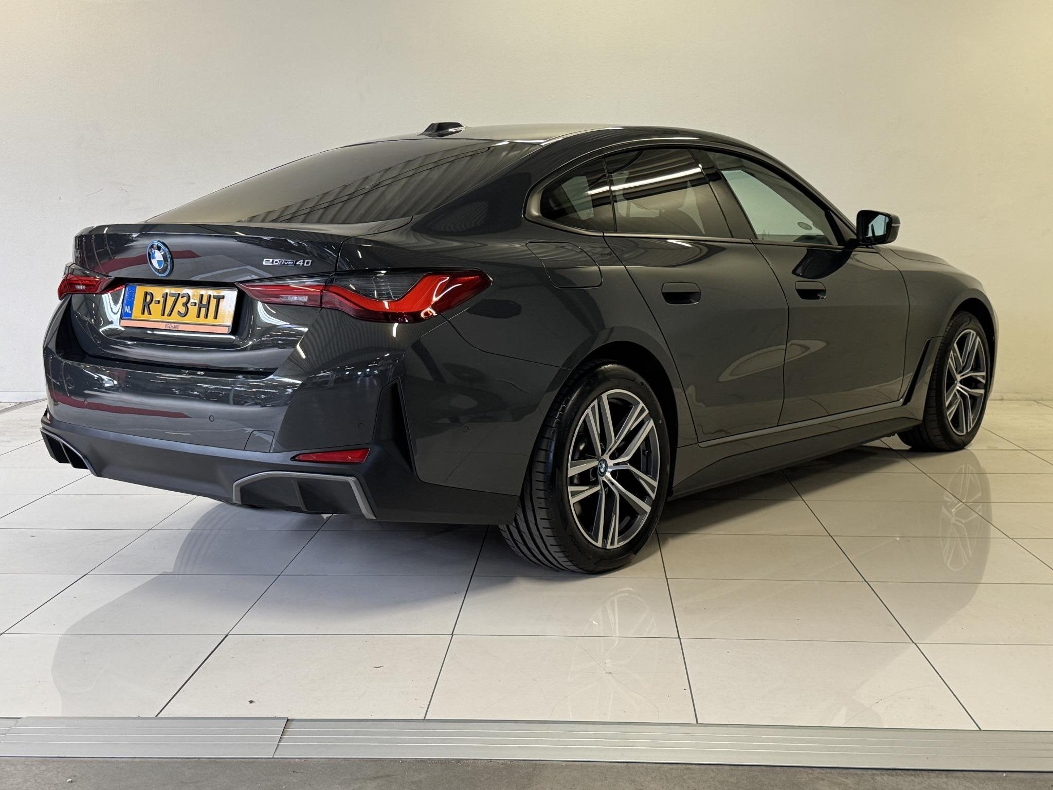 BMW i4 eDrive40 84 kWh | Navi | Camera | Carplay | soH 94%, Achterwielaandrijving, Met garantie (alle), Leder en Stof, 340 pk