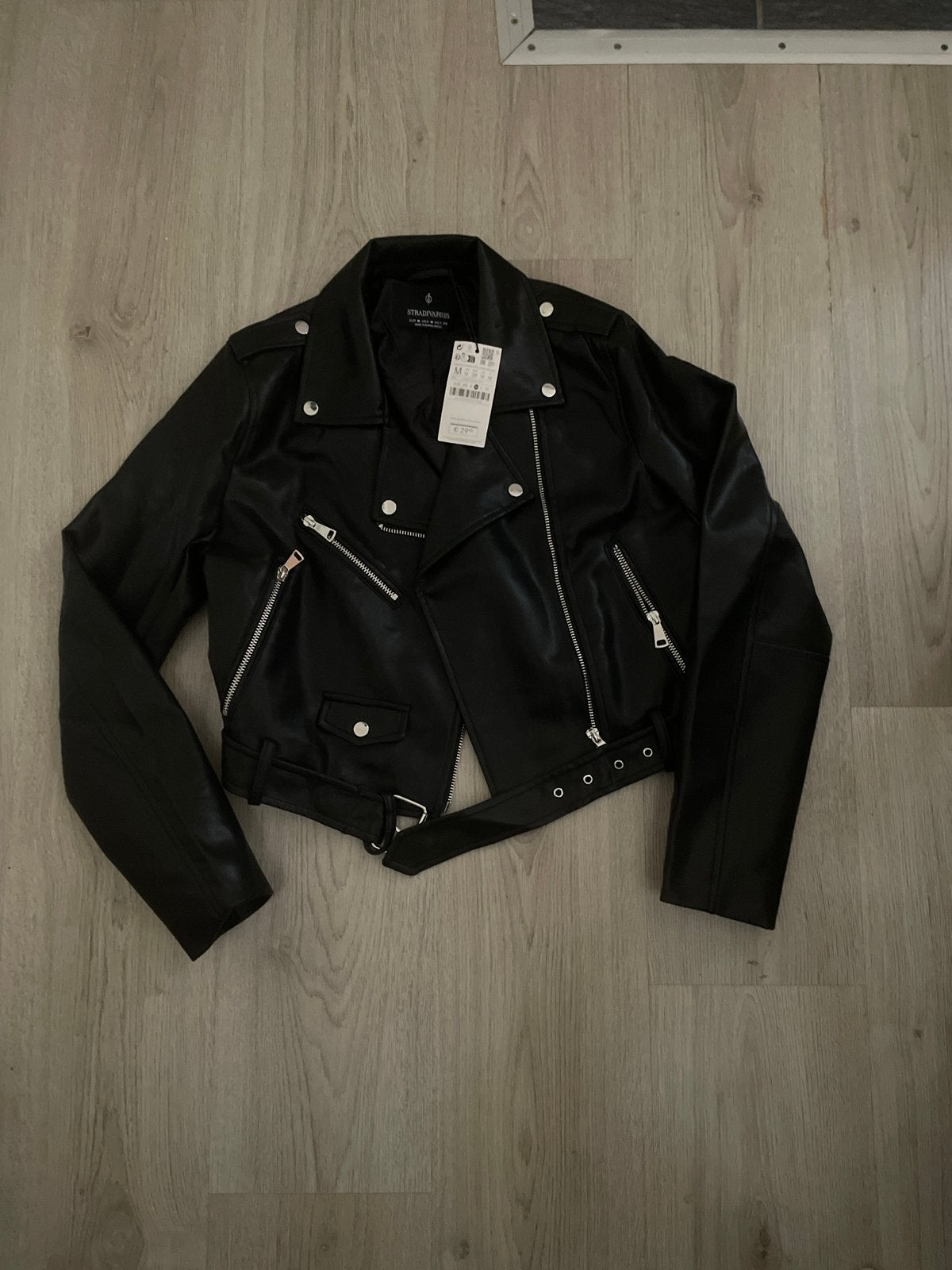 Stradivarius bikerjack - Nieuw met kaartje, Kleding | Dames, Jassen | Zomer, Ophalen of Verzenden, Nieuw, Maat 38/40 (M), Zwart