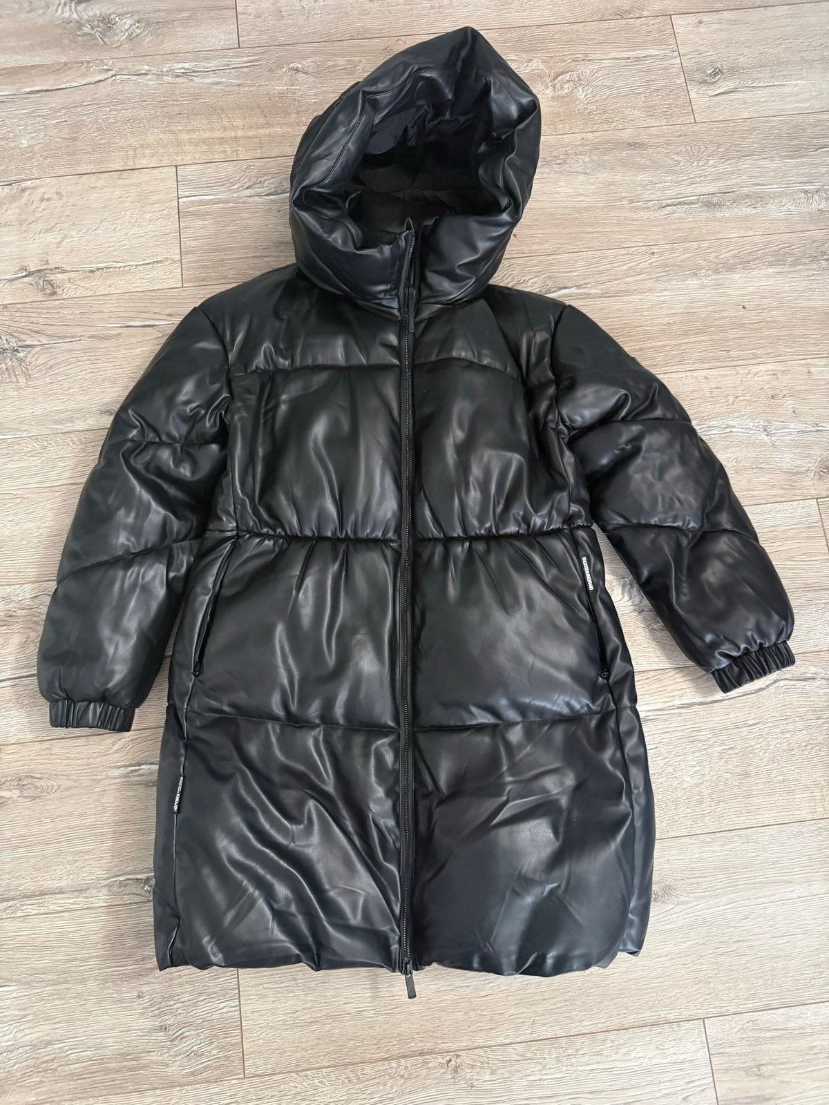 Khujo LORSA Zwarte Gewatteerde Jas met Capuchon, Kleding | Dames, Ophalen, Zo goed als nieuw, Maat 38/40 (M), Zwart