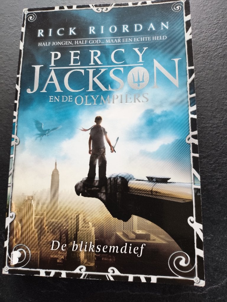 Rick Riordan en de Olympiërs in nette staat. De Bliksemdief, Ophalen of Verzenden, Zo goed als nieuw, Rick Riordan