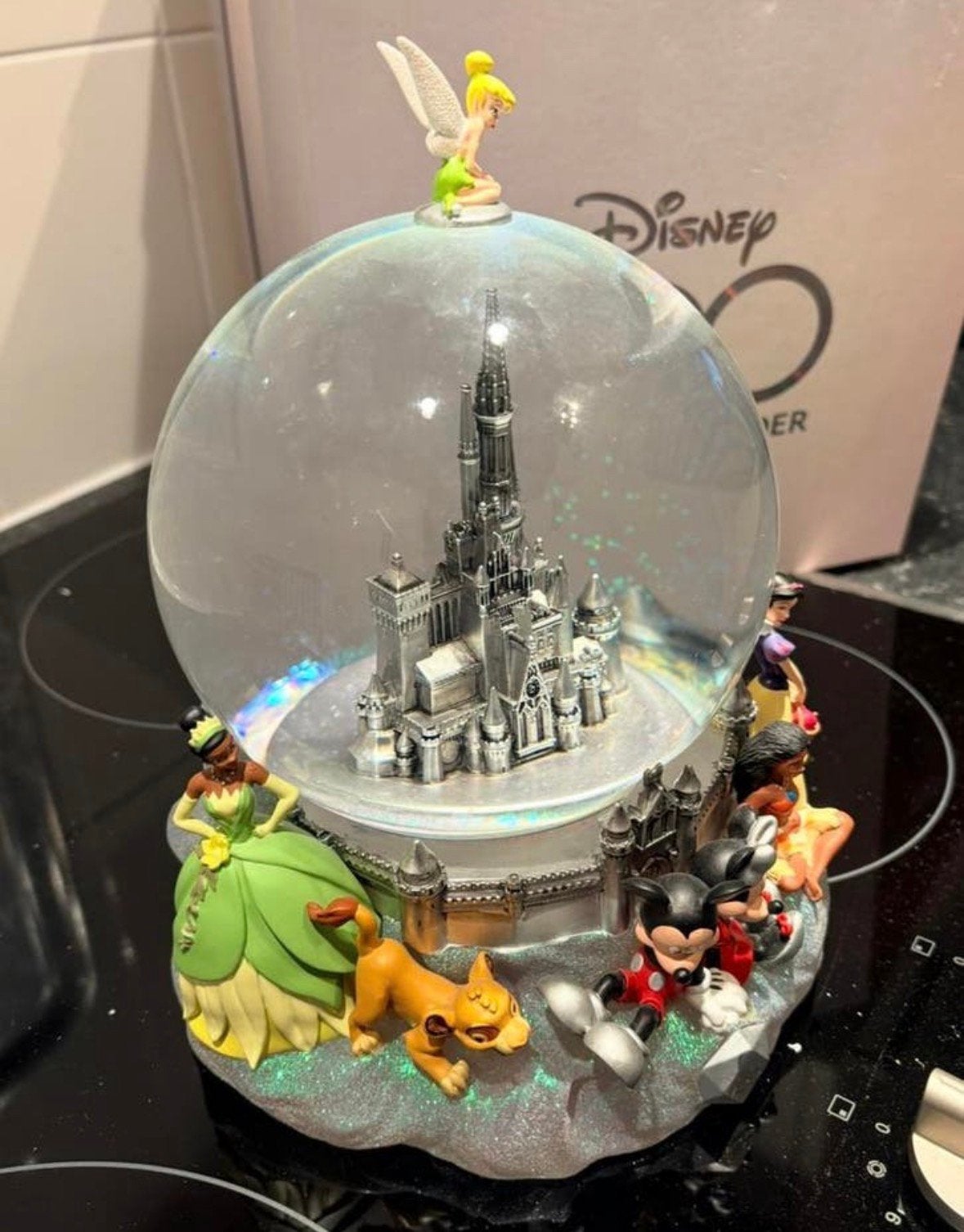 Disney limited snowglobe 100 jaar., Ophalen, Zo goed als nieuw, Beeldje of Figuurtje