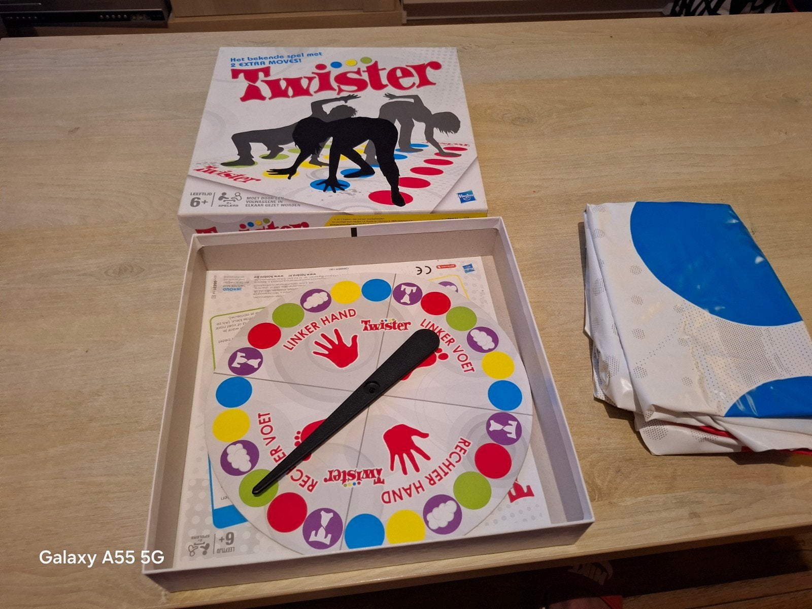 Twister spel - Zo goed als nieuw, Ophalen of Verzenden, Zo goed als nieuw, Hasbro European Headquarters, 4 The Square, Stockley Park, Uxbridge, Middlesex, UB11 1ET, UK