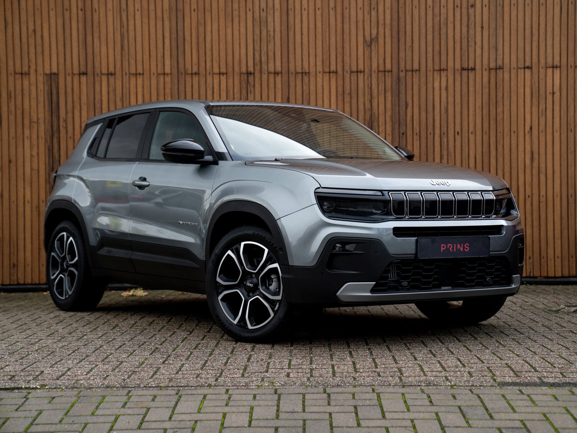 Jeep Avenger 1.2 e-Hybrid Summit | Infortainment & Convenien, Auto's, 1263 kg, Gebruikt, Zwart, 1199 cc