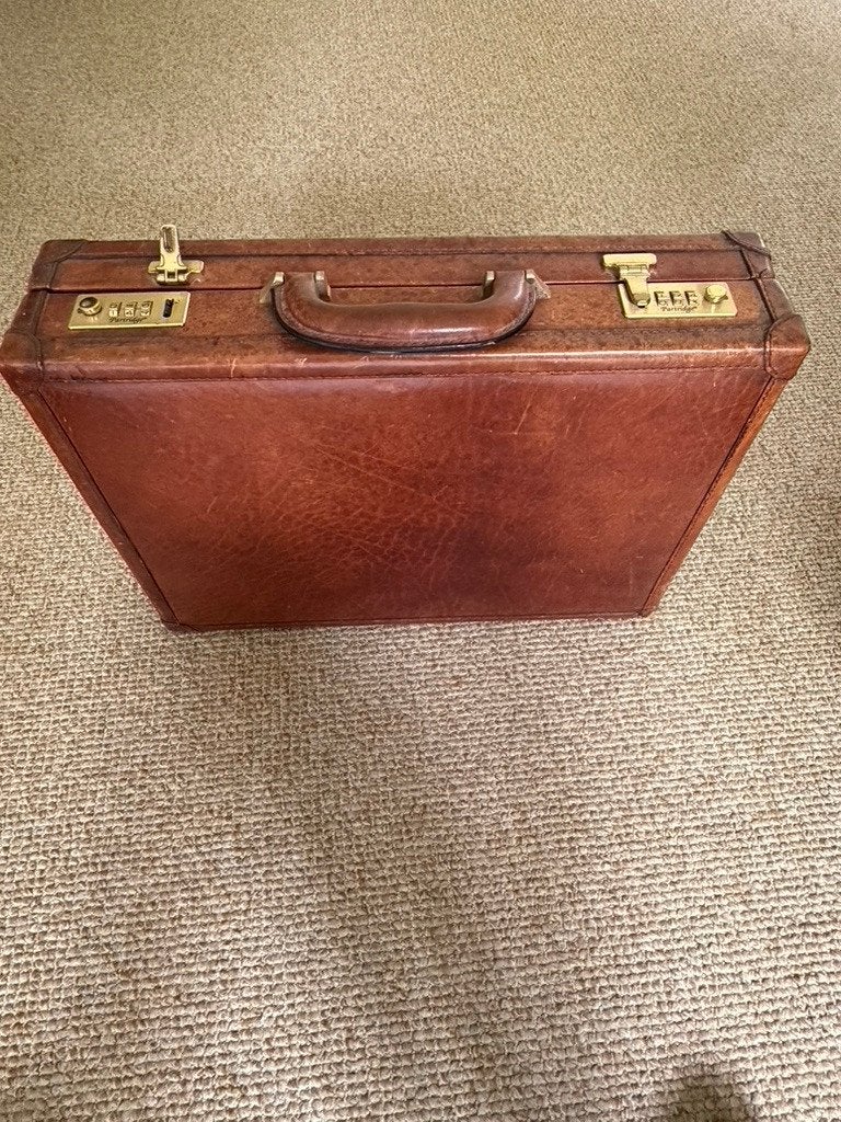 Lederen attachékoffer, Slot, Ophalen of Verzenden, Zo goed als nieuw, Minder dan 35 cm