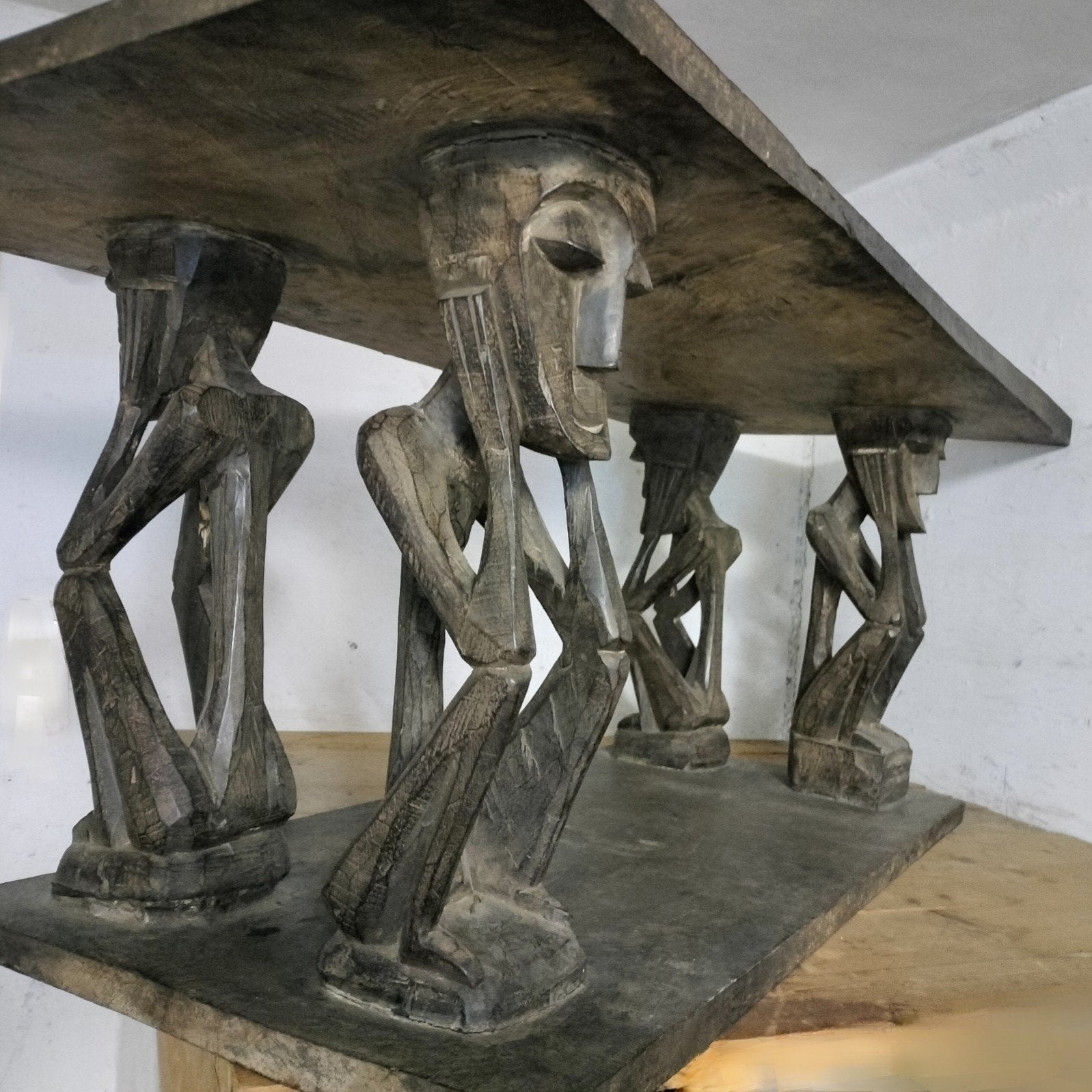Afrikaanse Tribale Salontafel – 90's, Antiek en Kunst, Kunst | Niet-Westerse kunst, Handgemaakt, 55 cm, Houtsnijwerk, Ophalen
