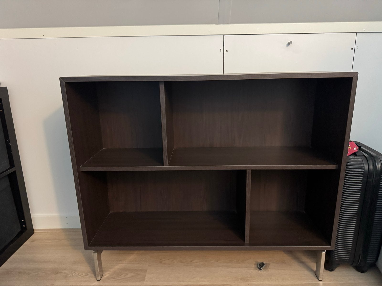 Donkerbruine Boekenkast met Metalen Poten, Huis en Inrichting, Ophalen, Met plank(en), Gebruikt, 100 tot 150 cm