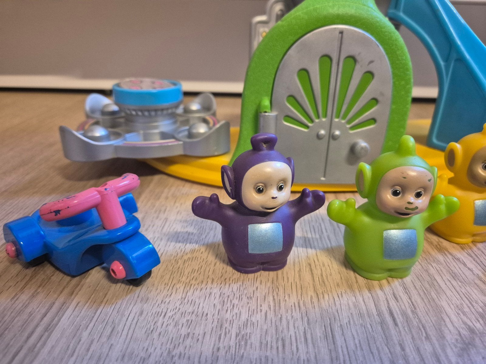 De Teletubbies huis met poppetjes, Ophalen of Verzenden