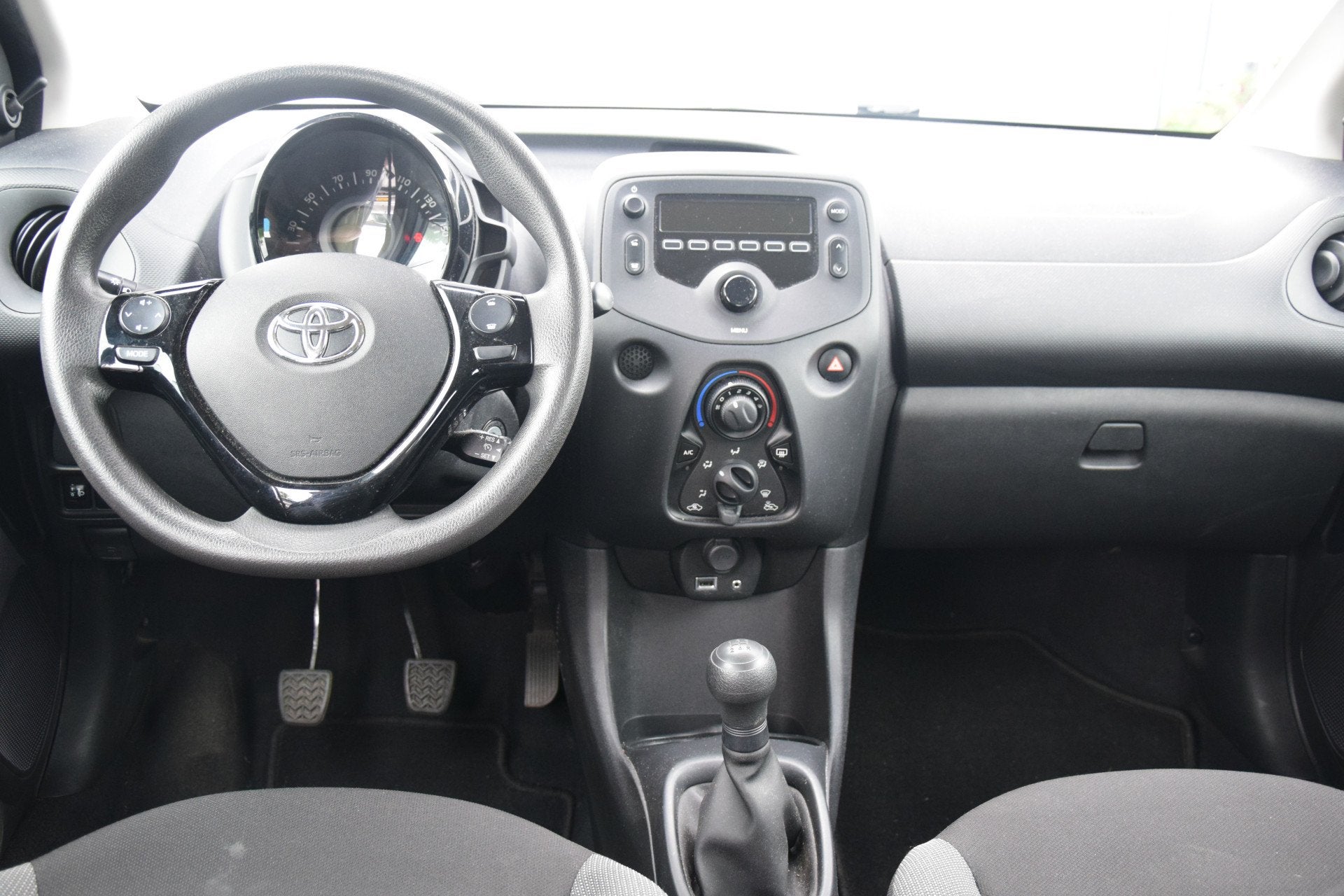 Toyota Aygo 1.0 VVT-i x-fun Airco Audio/Bluetooth (bj 2019), Voorwielaandrijving, Stof, Gebruikt, 4 stoelen