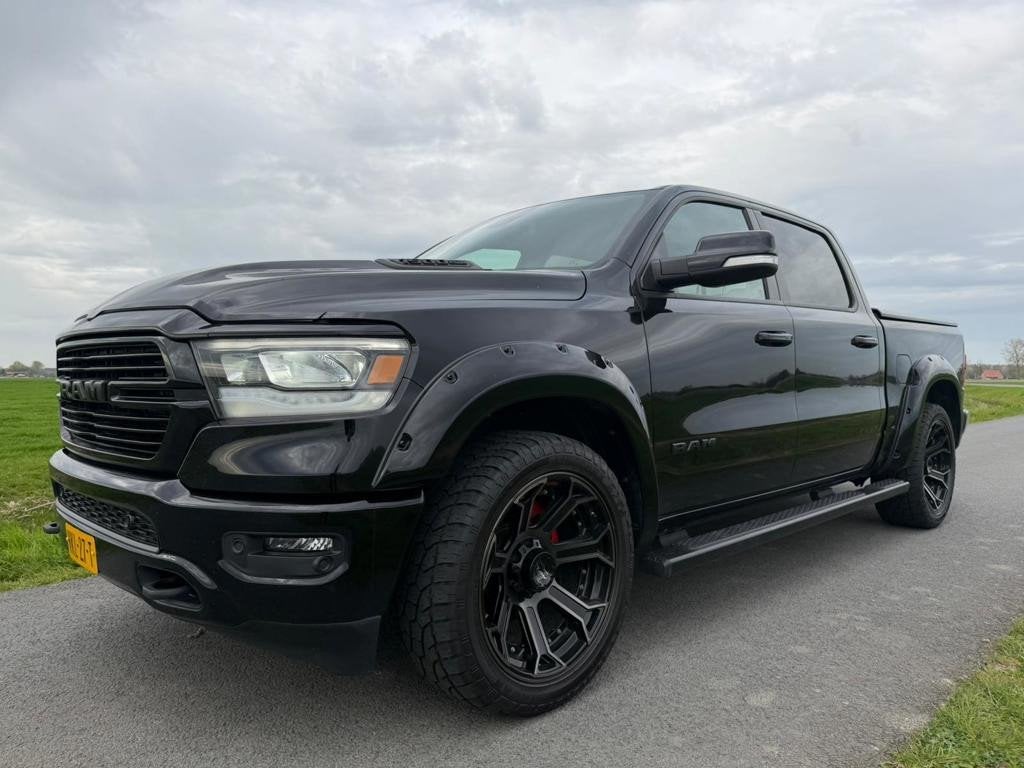Dodge Ram 1500 5.7 V8 4x4 Crew Cab Laramie, Night Edition!, Automaat, Gebruikt, 5654 cc, Zwart
