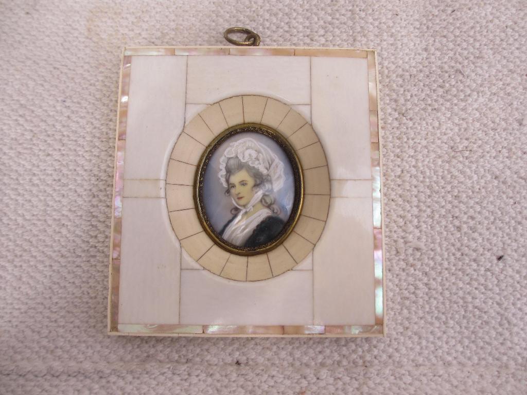 Twee antieke MINIATUREN Schilderij Portret Dame Vrouw, Ophalen of Verzenden