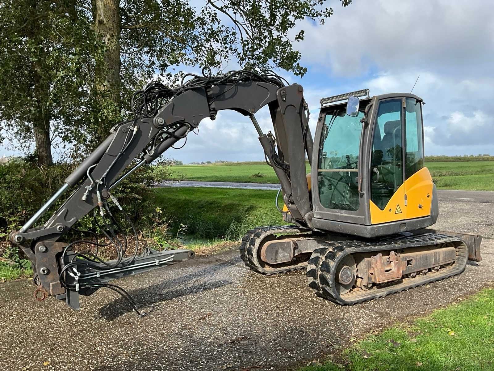 Mecalac 8 MCR Rupsgraafmachine, Graafmachine