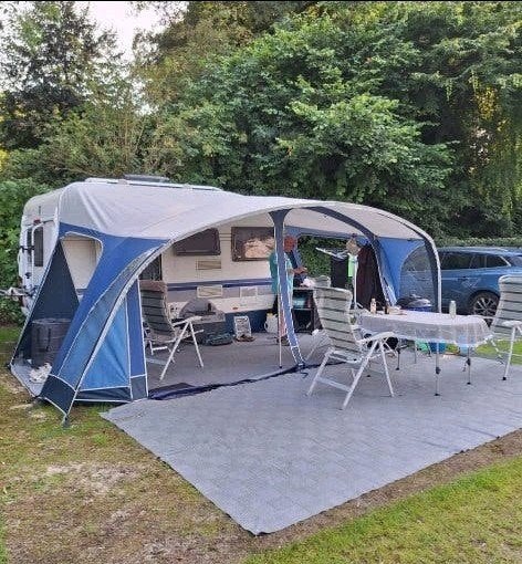 Keurig nette Hobby 400 SF van 2009, Hobby, Ringverwarming, Treinzit, Particulier