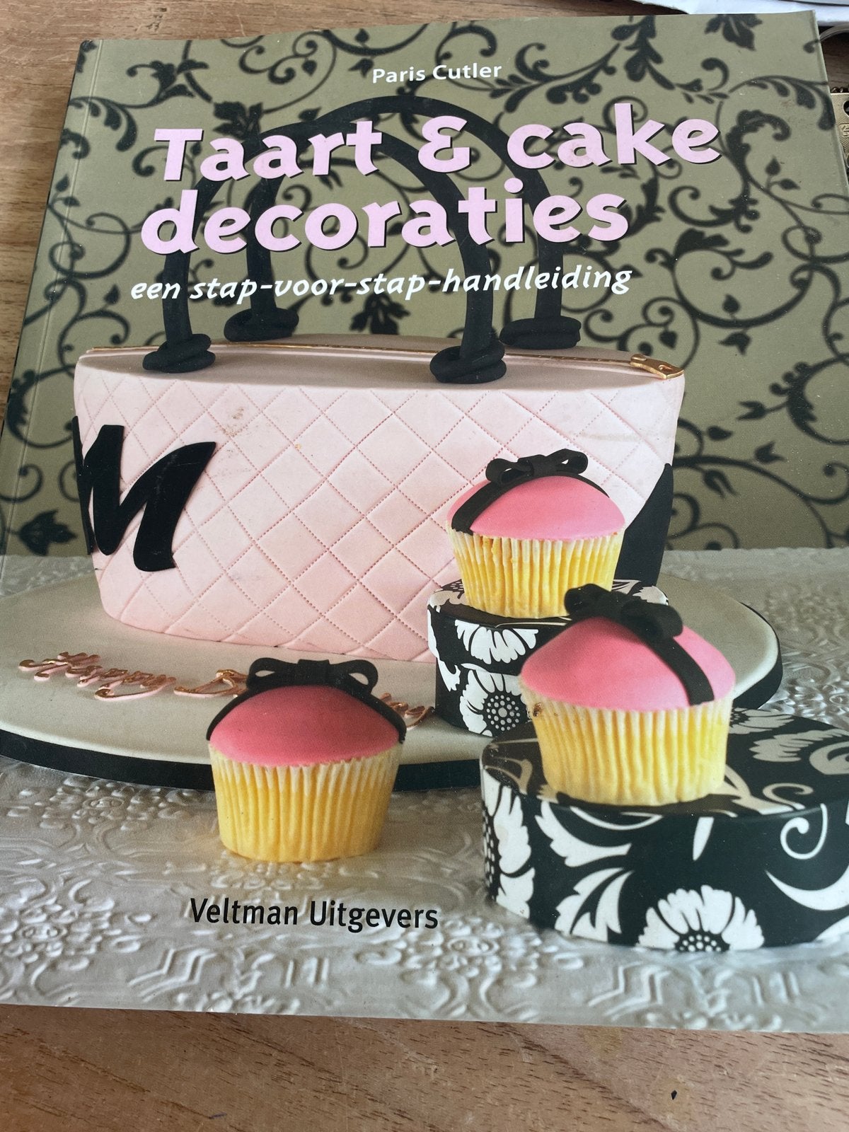 Taart & cake decoraties: een stap-voor-stap handleiding, Boeken, Kookboeken, Ophalen of Verzenden, Zo goed als nieuw, Overige gebieden