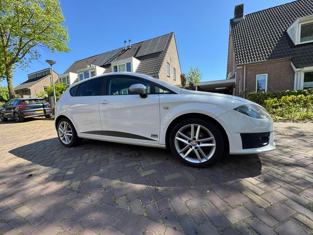 Armin van Buuren limited edition Seat Leon 1.4 TSI 92KW 2011, 125 pk, Zwart, 4 cilinders, Wit